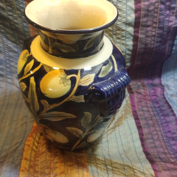 Italian Majolica Cobalt Blue Porcelain Vase W/ Lemon Design - Picture 2 of 7